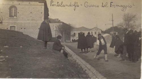 Lancio del formaggio anno 1914Ruzzola del Formaggio